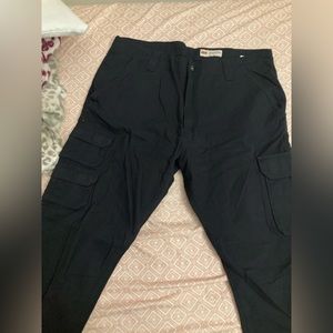 BLACK WRANGLER CARGO PANTS (NEVER WORN)